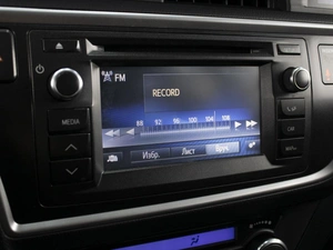 Хетчбэк Toyota Auris 2015 года, 1599000 рублей, Омск
