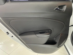 Седан Opel Astra 2013 года, 787000 рублей, Солонцы