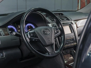 Седан Toyota Camry 2018 года, 2499000 рублей, Сургут