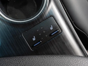 Седан Toyota Camry 2021 года, 2999000 рублей, Тюмень