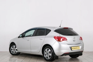 Хетчбэк Opel Astra 2012 года, 899000 рублей, Красноярск