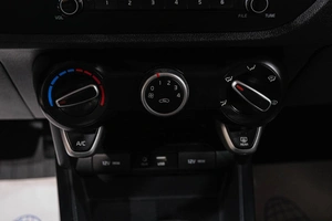 Седан Kia Rio 2019 года, 1449000 рублей, Новокузнецк
