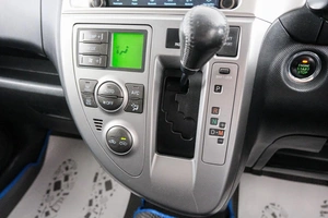 Хетчбэк Toyota Ractis 2006 года, 679000 рублей, Красноярск