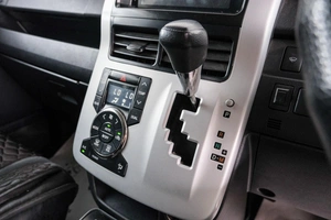 Минивэн Toyota Voxy 2010 года, 1349000 рублей, Красноярск