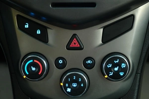 Хетчбэк Chevrolet Aveo 2013 года, 679000 рублей, Омск