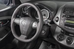 Внедорожник Toyota RAV4 2010 года, 1199000 рублей, Тюмень