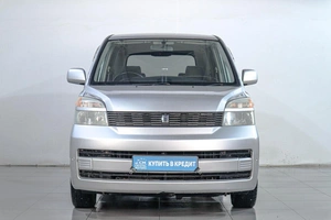 Минивэн Toyota Voxy 2003 года, 1139000 рублей, Челябинск