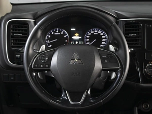 Внедорожник Mitsubishi Outlander 2015 года, 1850000 рублей, Омск