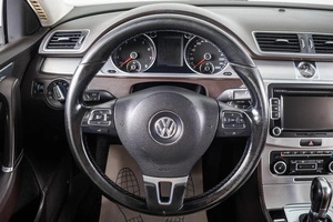 Седан Volkswagen Passat 2011 года, 959000 рублей, Пермь