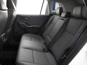 Внедорожник Toyota RAV4 2025 года, 4890000 рублей, Омск