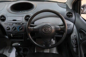 Хетчбэк Toyota Vitz 2002 года, 369000 рублей, Омск