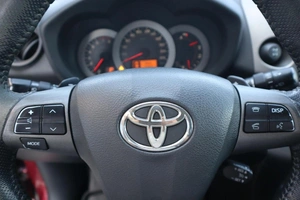 Внедорожник Toyota RAV4 2010 года, 1300000 рублей, Мирное