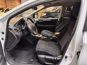 Хетчбэк Nissan Tiida 2015 года, 977000 рублей, Красноярск