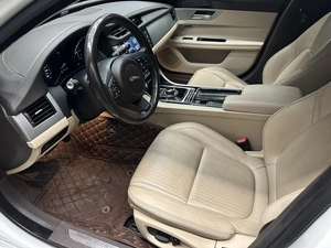 Седан Jaguar XF 2017 года, 2600000 рублей, Красноярск