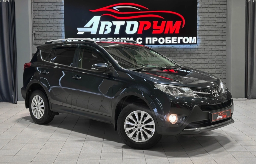 Внедорожник Toyota RAV4 2015 года, 2107000 рублей, Красноярск