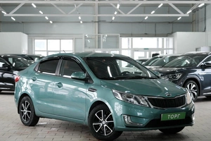 Седан Kia Rio 2013 года, 869000 рублей, Омск