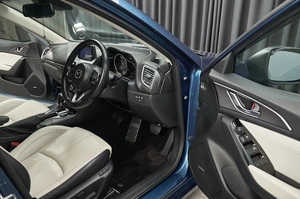 Седан Mazda Axela 2016 года, 1339000 рублей, Красноярск