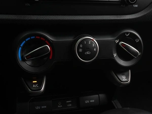 Хетчбэк Kia Rio X-Line 2019 года, 1619000 рублей, Тюмень