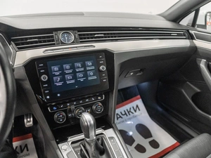 Седан Volkswagen Passat 2018 года, 2300000 рублей, Красноярск