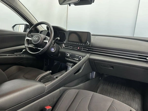 Седан Hyundai Elantra 2021 года, 1957000 рублей, Красноярск