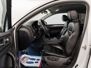 Внедорожник Volkswagen Touareg 2012 года, 2120000 рублей, Красноярск