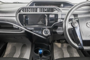 Хетчбэк Toyota Aqua 2016 года, 1099000 рублей, Барнаул