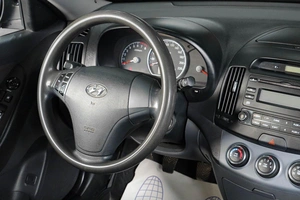 Седан Hyundai Elantra 2009 года, 549000 рублей, Тюмень