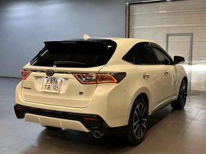 Внедорожник Toyota Harrier 2018 года, 3347000 рублей, Красноярск