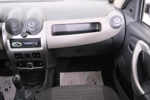 Седан Renault Logan 2011 года, 689000 рублей, Омск