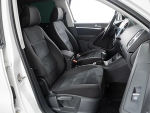 Внедорожник Volkswagen Tiguan 2012 года, 1679000 рублей, Тюмень