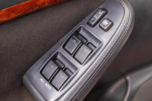 Седан Toyota Avensis 2005 года, 789000 рублей, Барнаул