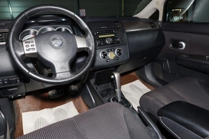 Хетчбэк Nissan Tiida 2011 года, 819000 рублей, Новосибирск
