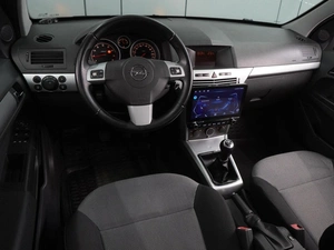 Седан Opel Astra 2011 года, 549000 рублей, Воронеж