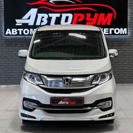 Минивэн Honda Stepwgn Spada 2017 года, 1987000 рублей, Красноярск