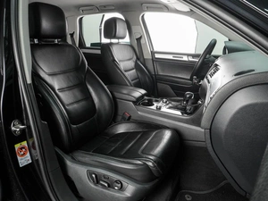 Внедорожник Volkswagen Touareg 2011 года, 1584000 рублей, Воронеж