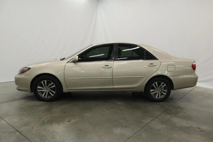 Седан Toyota Camry 2005 года, 900000 рублей, Курск