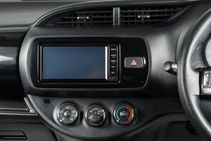 Хетчбэк Toyota Vitz 2017 года, 1259000 рублей, Тюмень