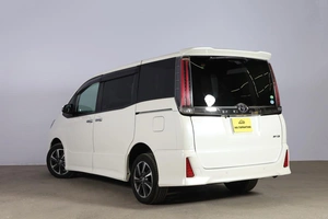Минивэн Toyota Noah 2019 года, 3099000 рублей, Новосибирск