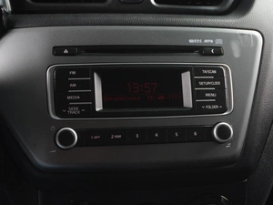 Хетчбэк Kia Rio 2016 года, 830000 рублей, Красный Пахарь