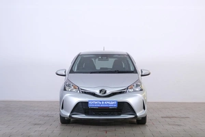 Хетчбэк Toyota Vitz 2015 года, 1199000 рублей, Омск