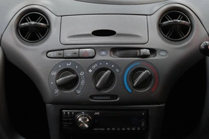 Хетчбэк Toyota Vitz 2002 года, 369000 рублей, Омск