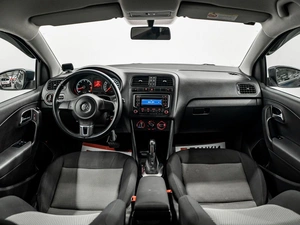 Седан Volkswagen Polo 2014 года, 925000 рублей, Красноярск