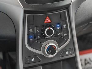 Седан Hyundai Elantra 2014 года, 1050000 рублей, Красноярск