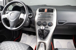 Хетчбэк Toyota Auris 2007 года, 589000 рублей, Оренбург