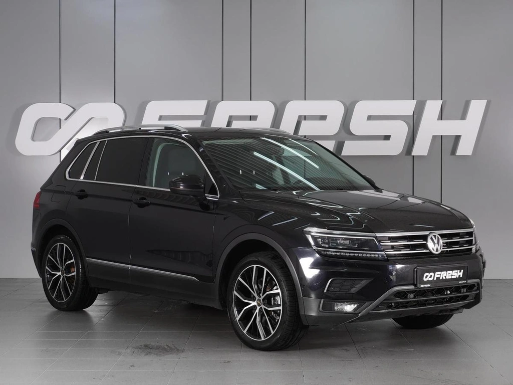 Внедорожник Volkswagen Tiguan 2017 года, 2680000 рублей, Красный Пахарь
