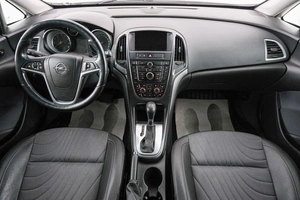 Седан Opel Astra 2014 года, 929000 рублей, Красноярск