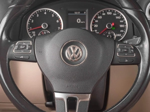 Внедорожник Volkswagen Tiguan 2013 года, 1819000 рублей, Тюмень