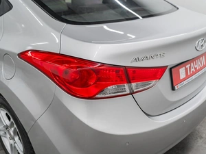 Седан Hyundai Avante 2011 года, 1050000 рублей, Красноярск