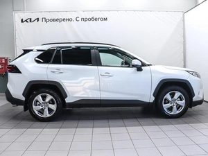 Внедорожник Toyota RAV4 2021 года, 3495000 рублей, Красноярск