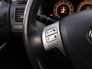 Хетчбэк Toyota Auris 2008 года, 749000 рублей, Саратов
